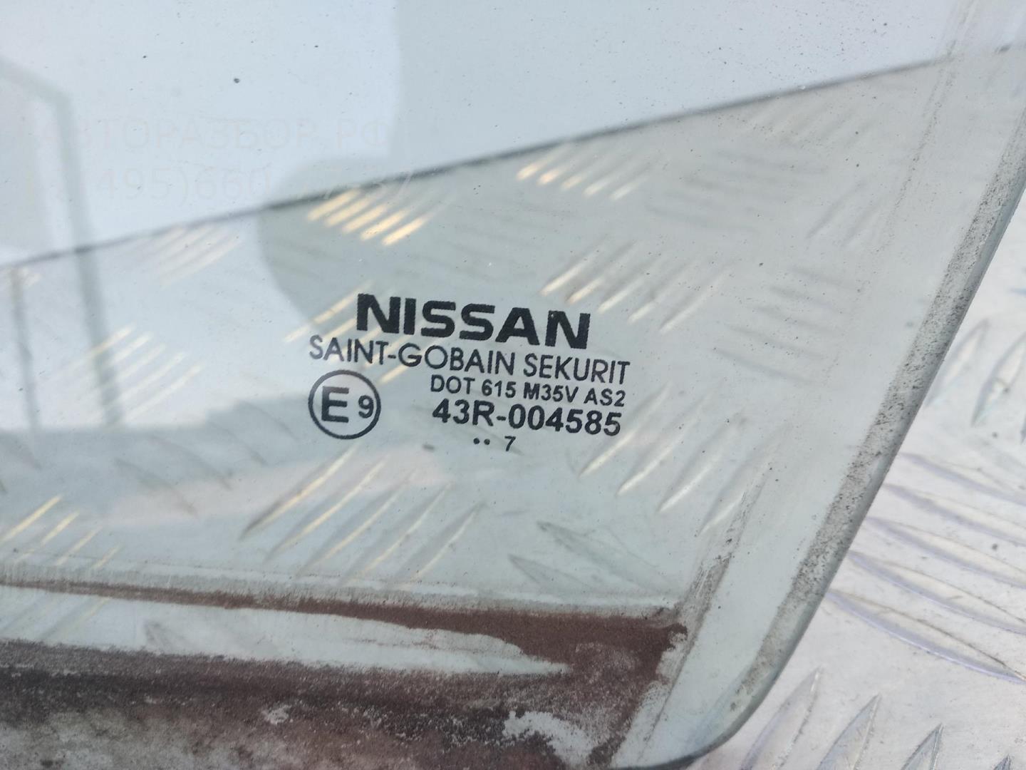 Стекло двери передней левой