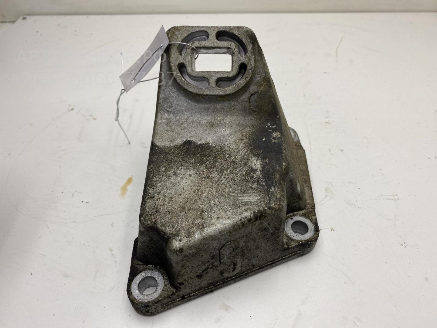 Кронштейн двигателя левый