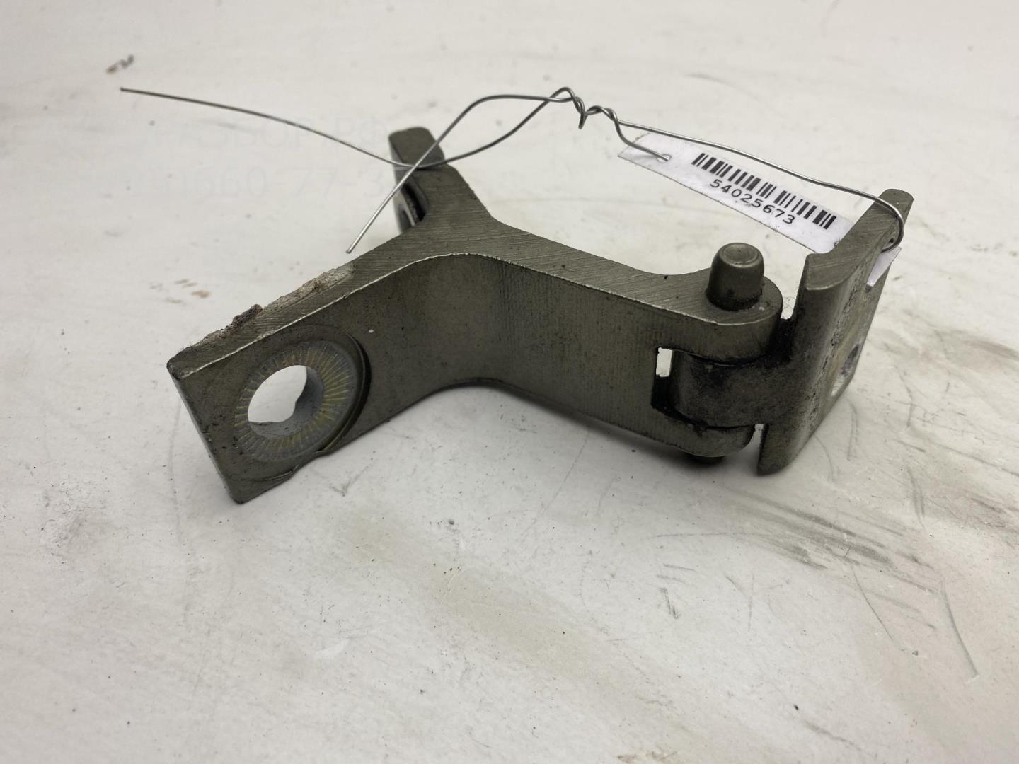 Петля двери