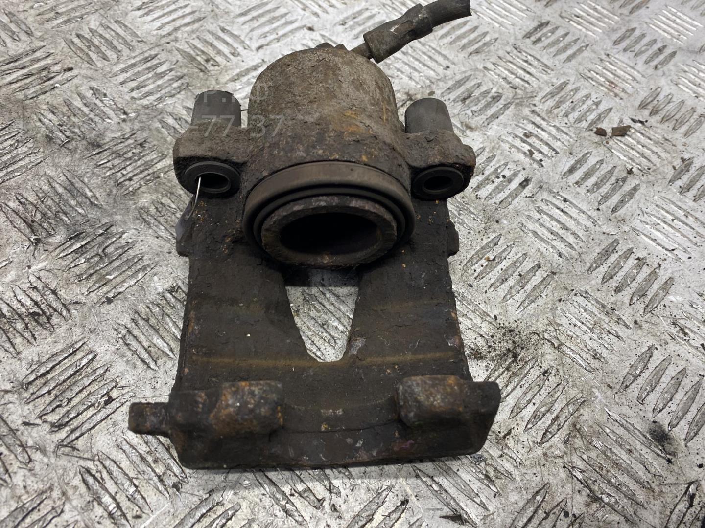 Суппорт передний правый