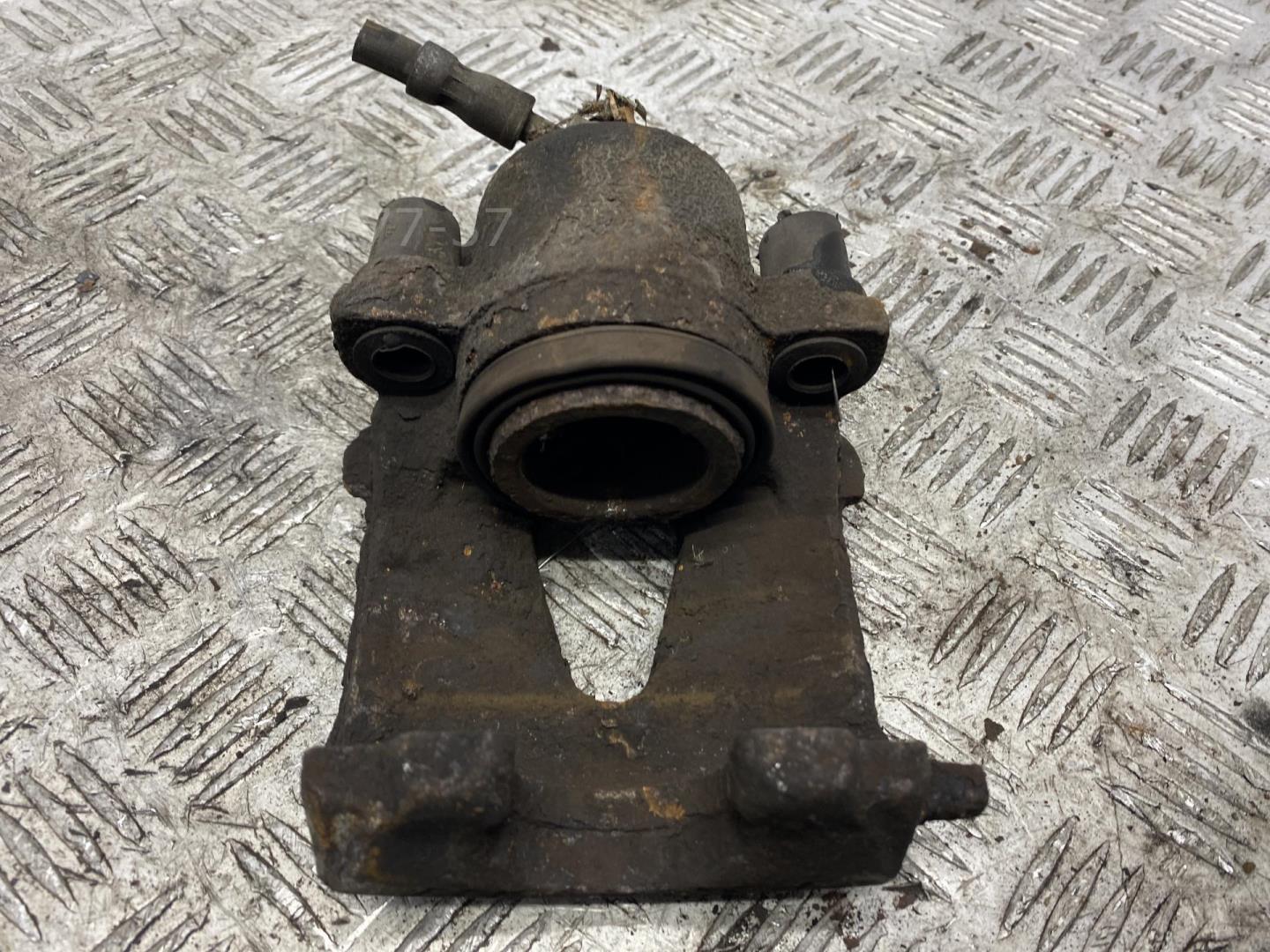 Суппорт передний левый