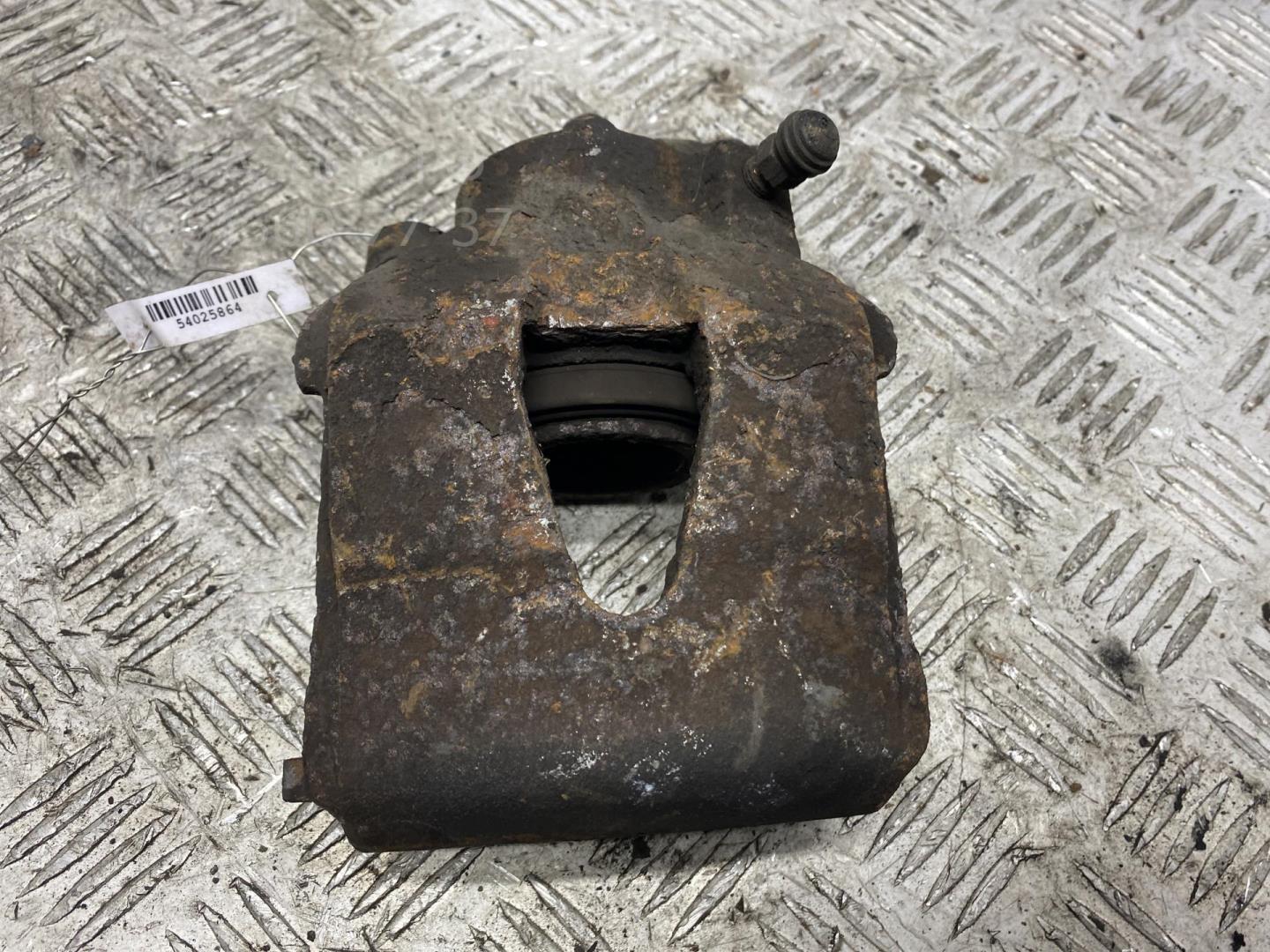 Суппорт передний левый