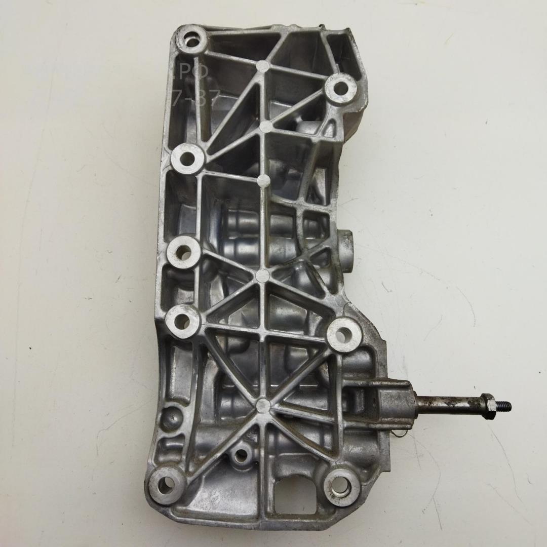 Кронштейн генератора