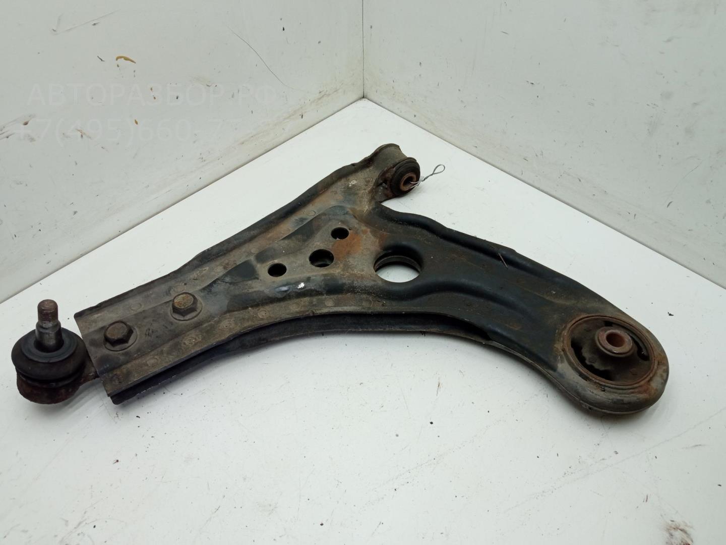 Рычаг передний левый