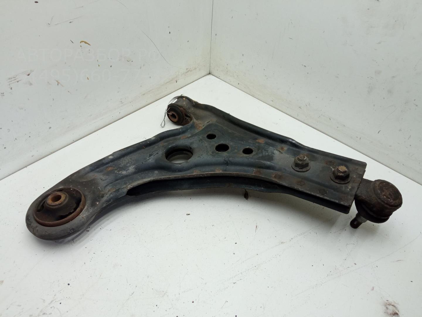 Рычаг передний левый