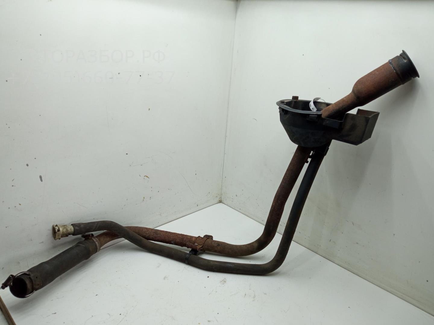 Горловина топливного бака