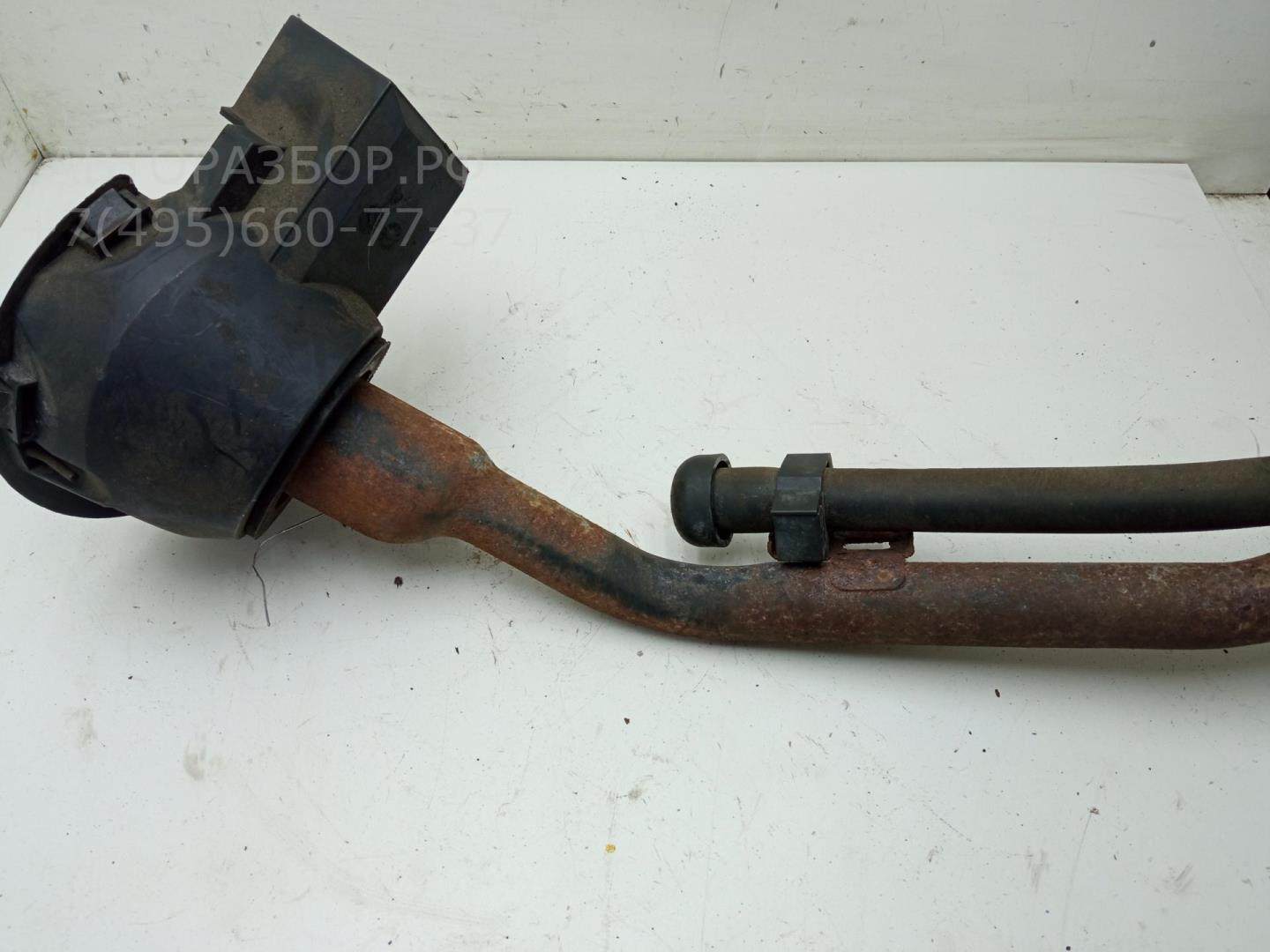 Горловина топливного бака