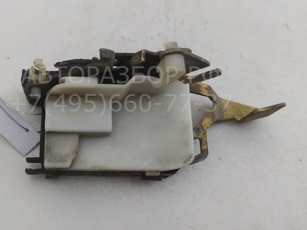 Замок двери передней левой