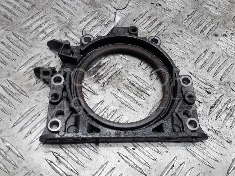 Крышка двигателя