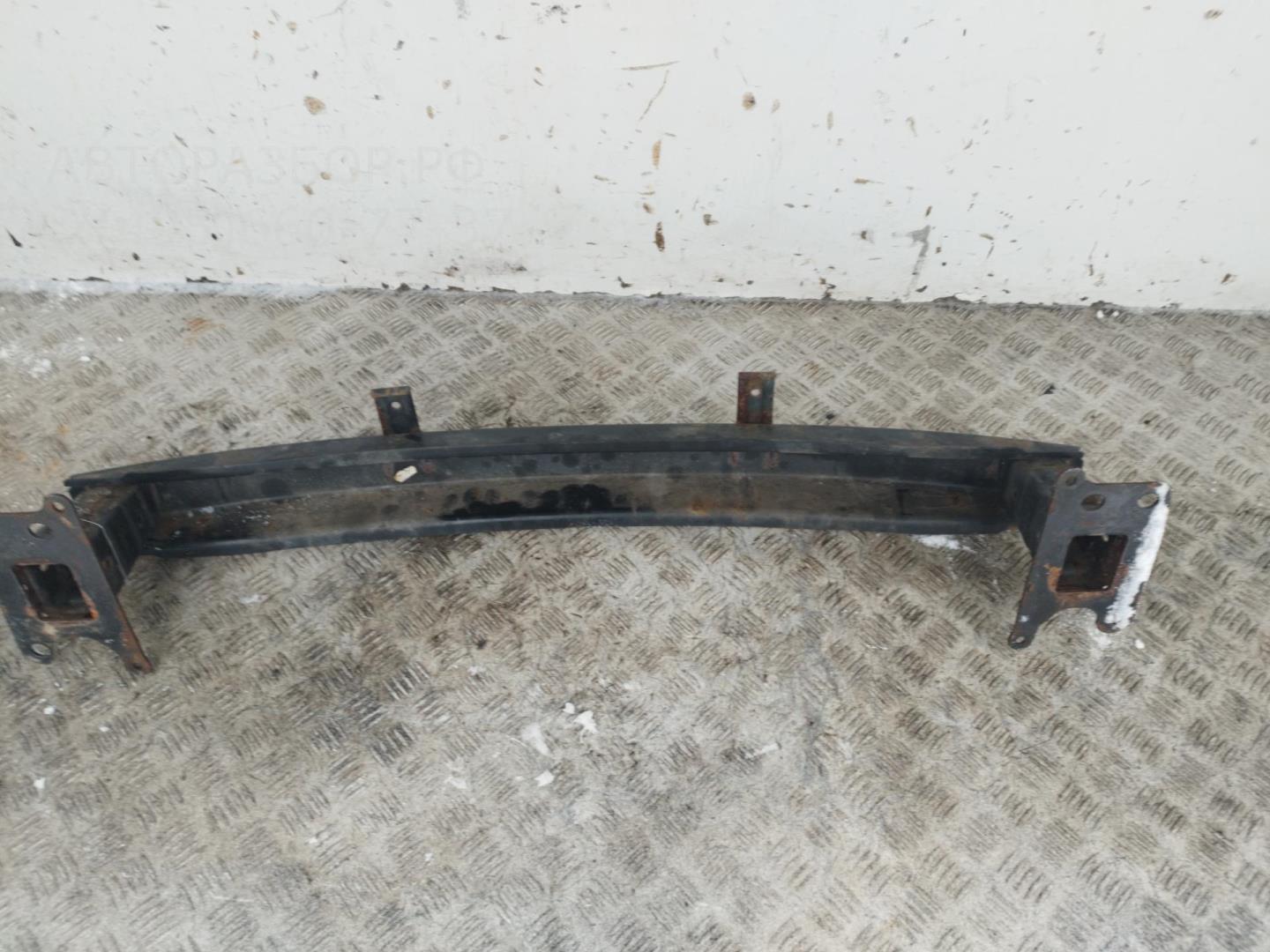 Усилитель переднего бампера