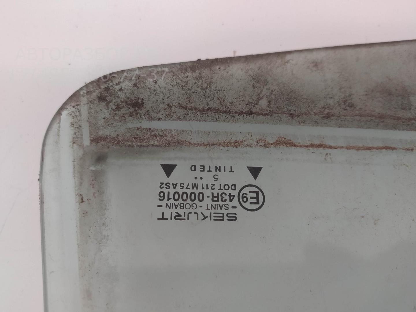 Стекло двери задней правой