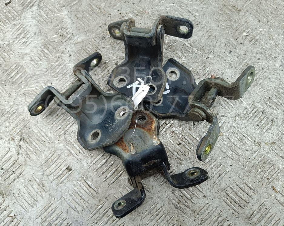 Петля двери