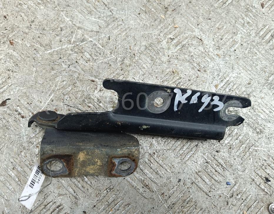 Петля капота левая