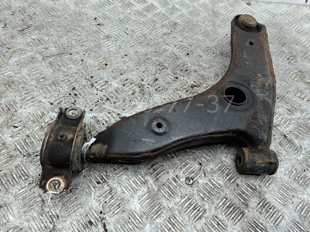 Рычаг передний правый