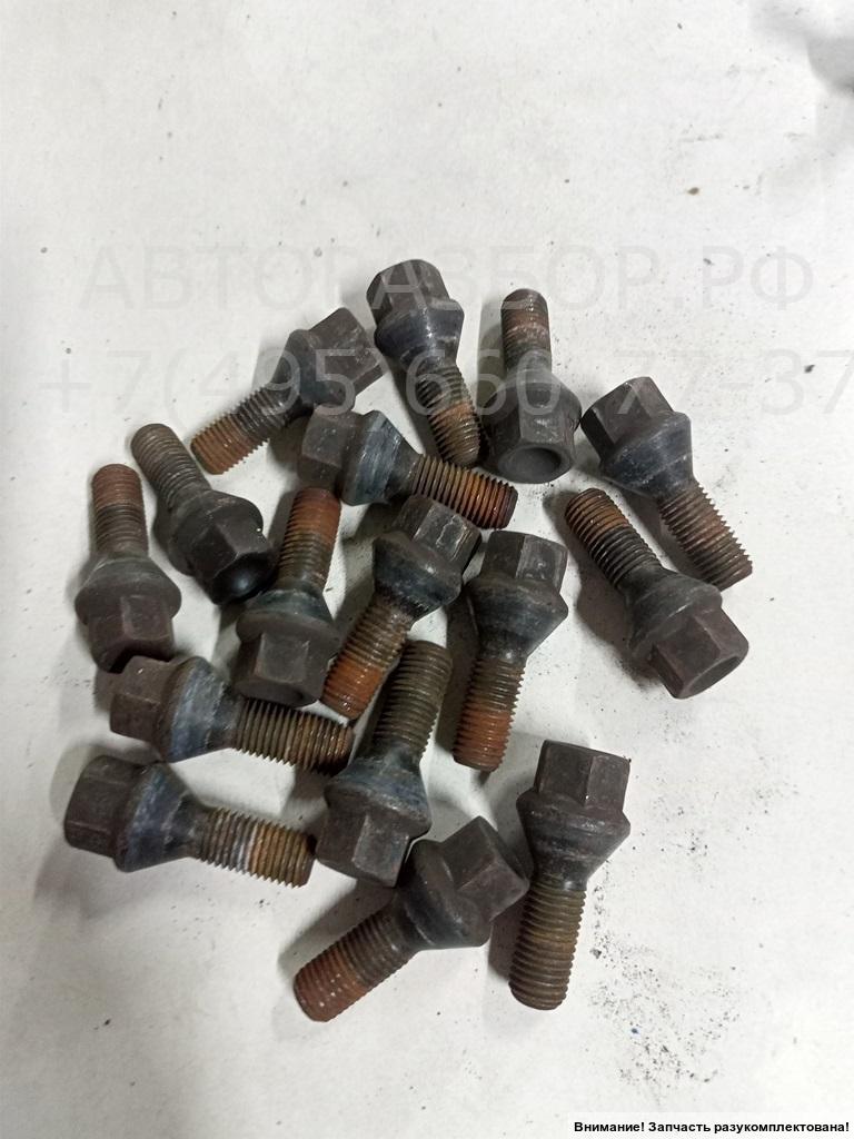 Болт колесный