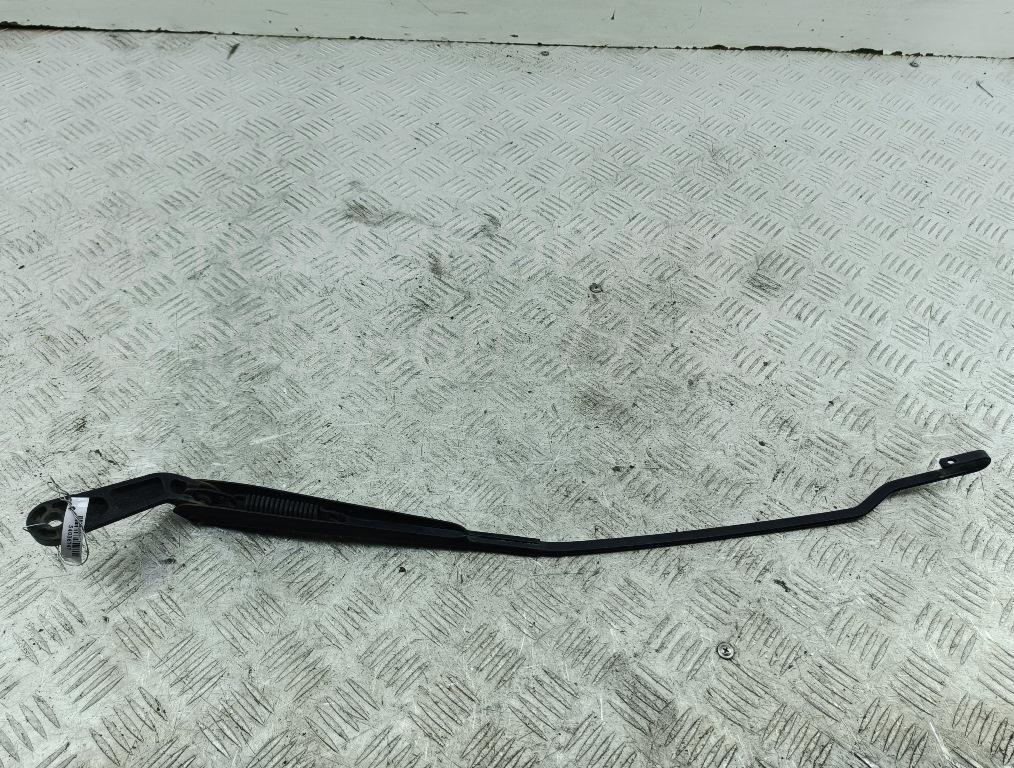 Поводок стеклоочистителя передний правый