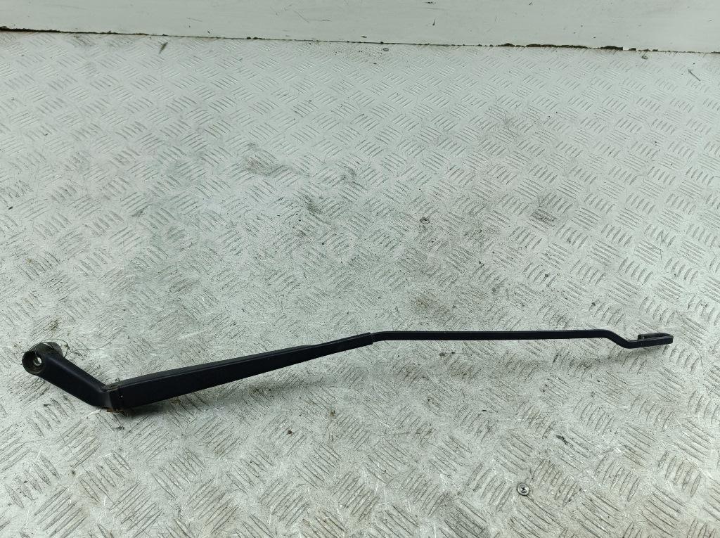 Поводок стеклоочистителя передний правый