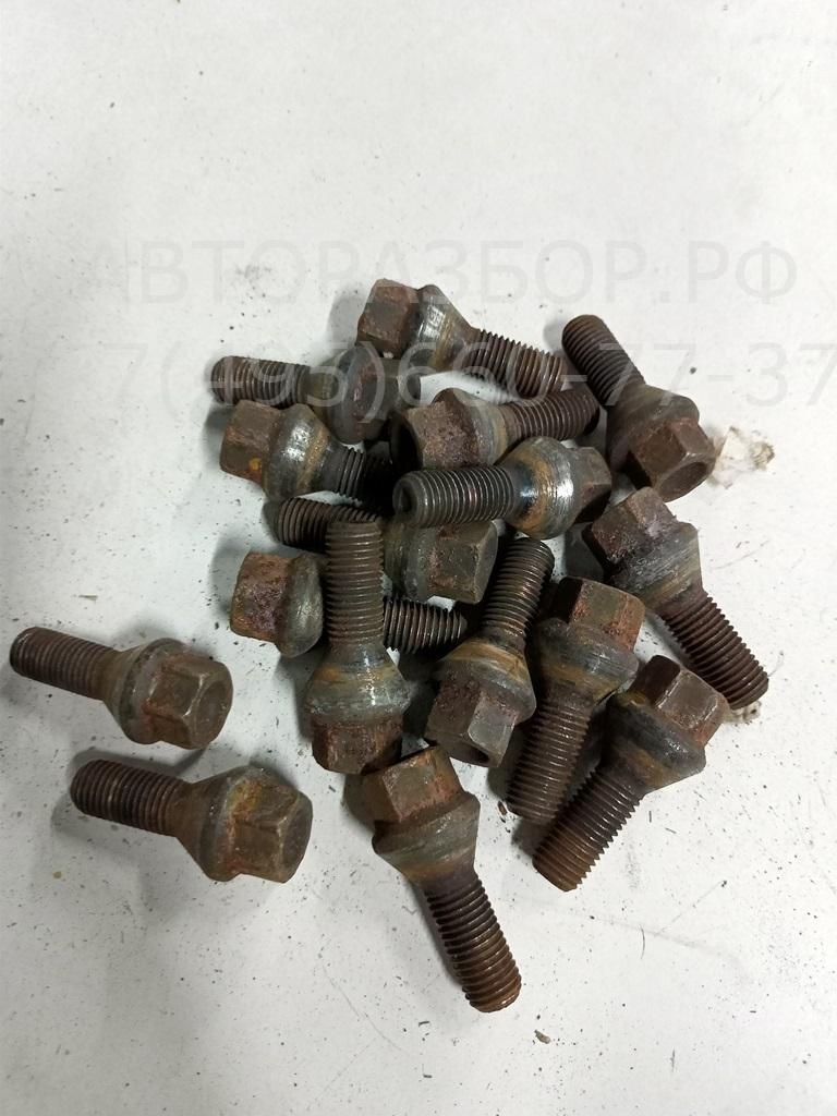 Болт колесный