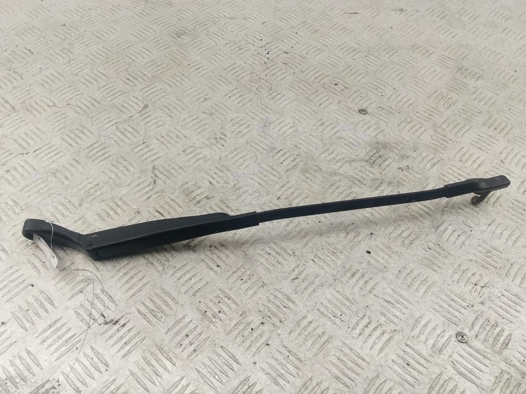 Поводок стеклоочистителя передний правый