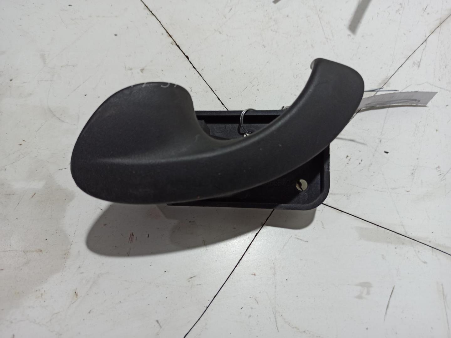 Ручка двери передней внутренняя левая