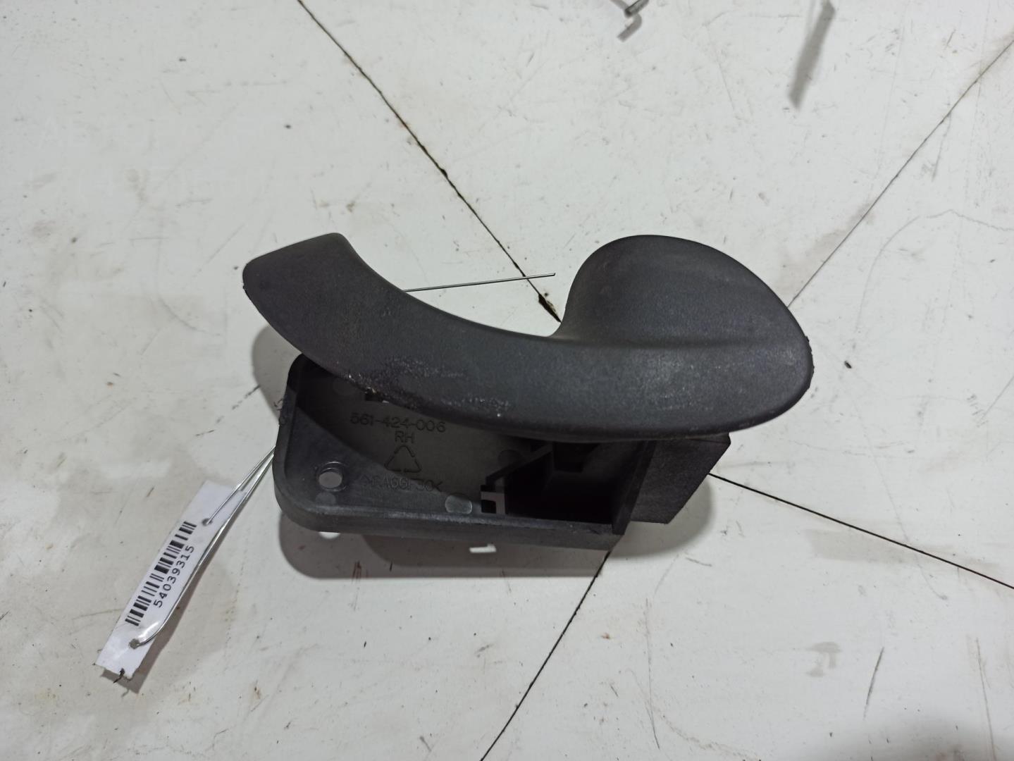 Ручка двери передней внутренняя правая