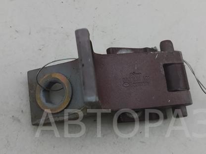 Петля двери