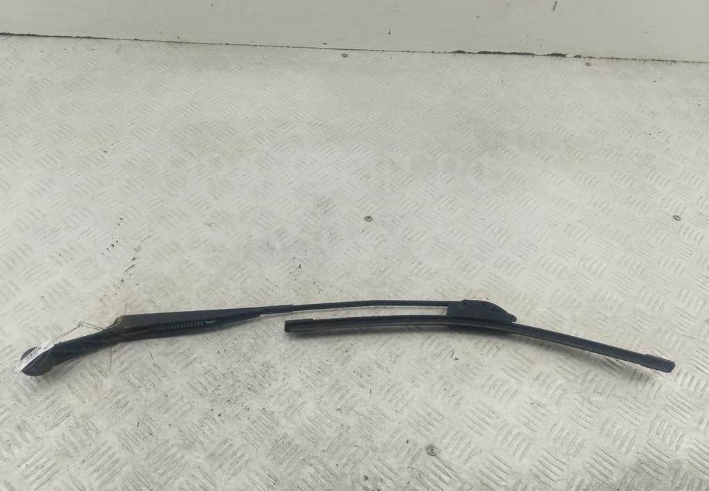 Поводок стеклоочистителя передний левый