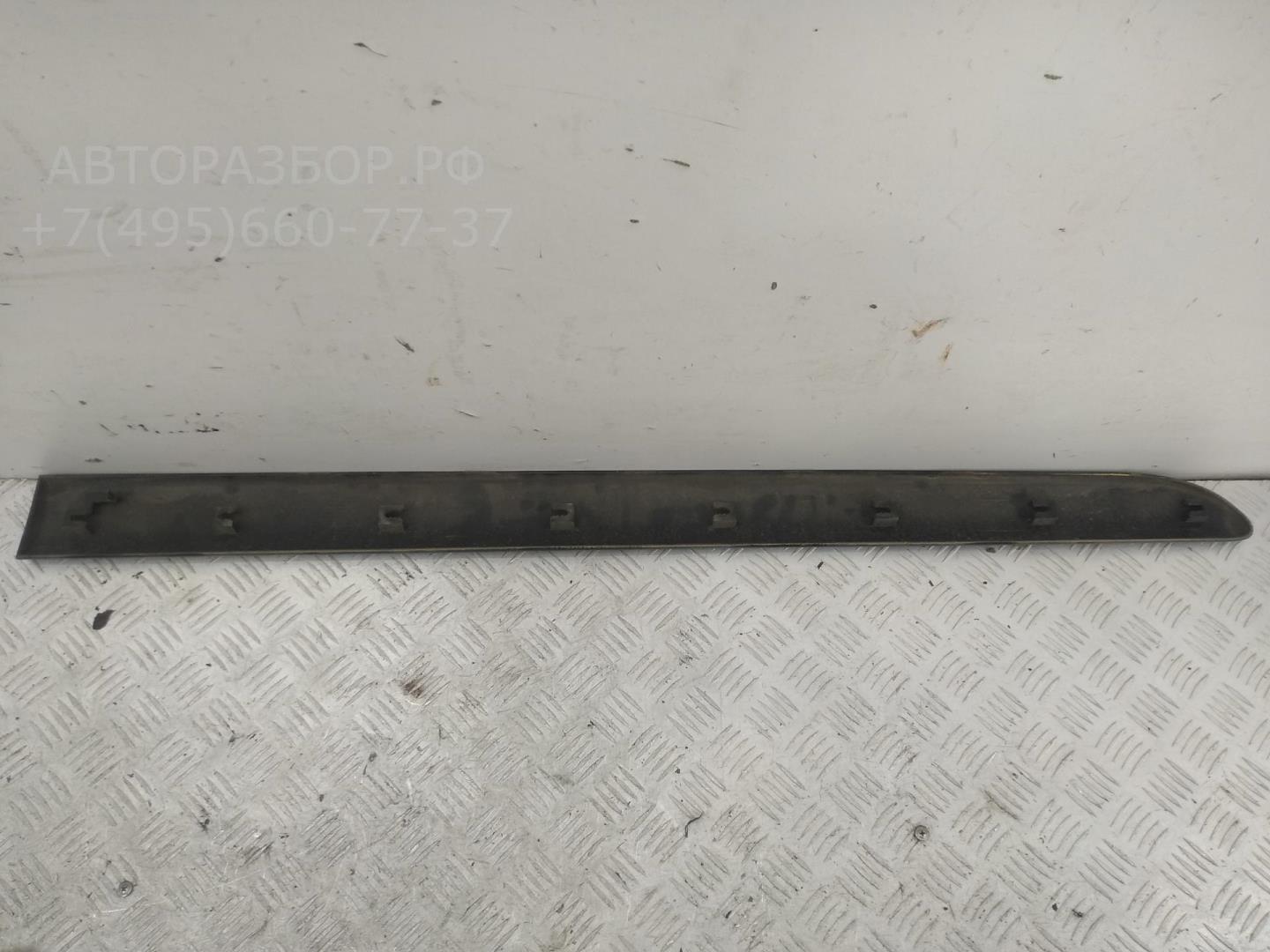 Накладка двери передней правой