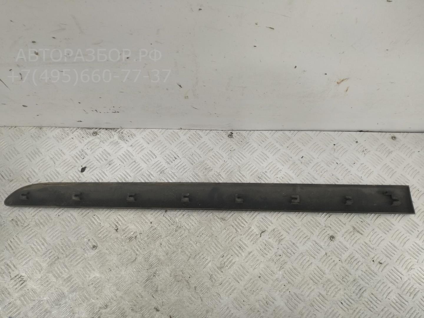 Молдинг двери передней левой