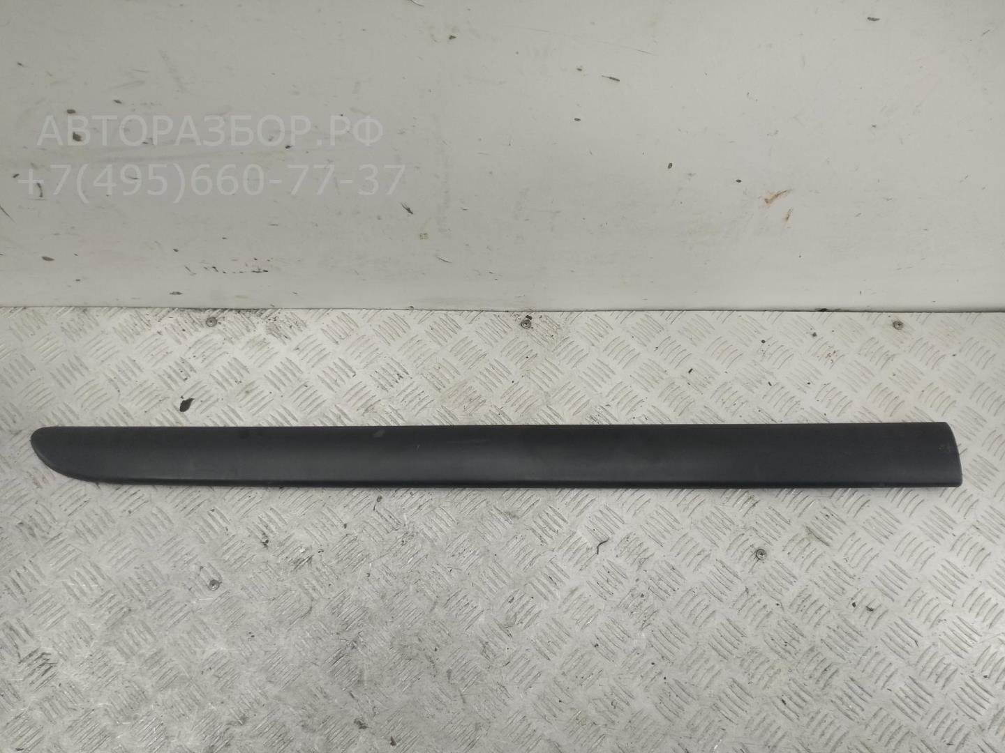 Молдинг двери передней левой