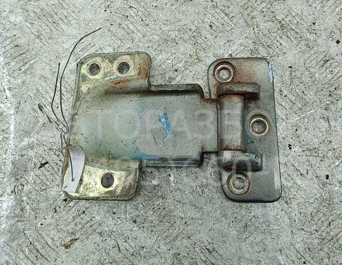 Петля двери