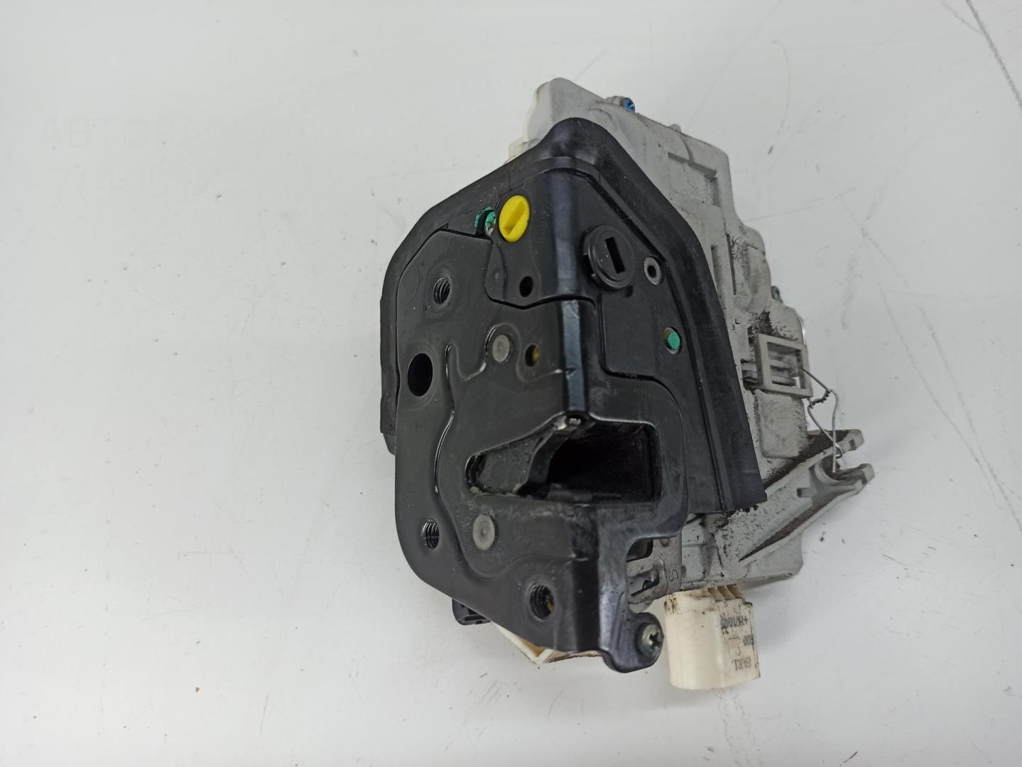 Замок двери задней левой