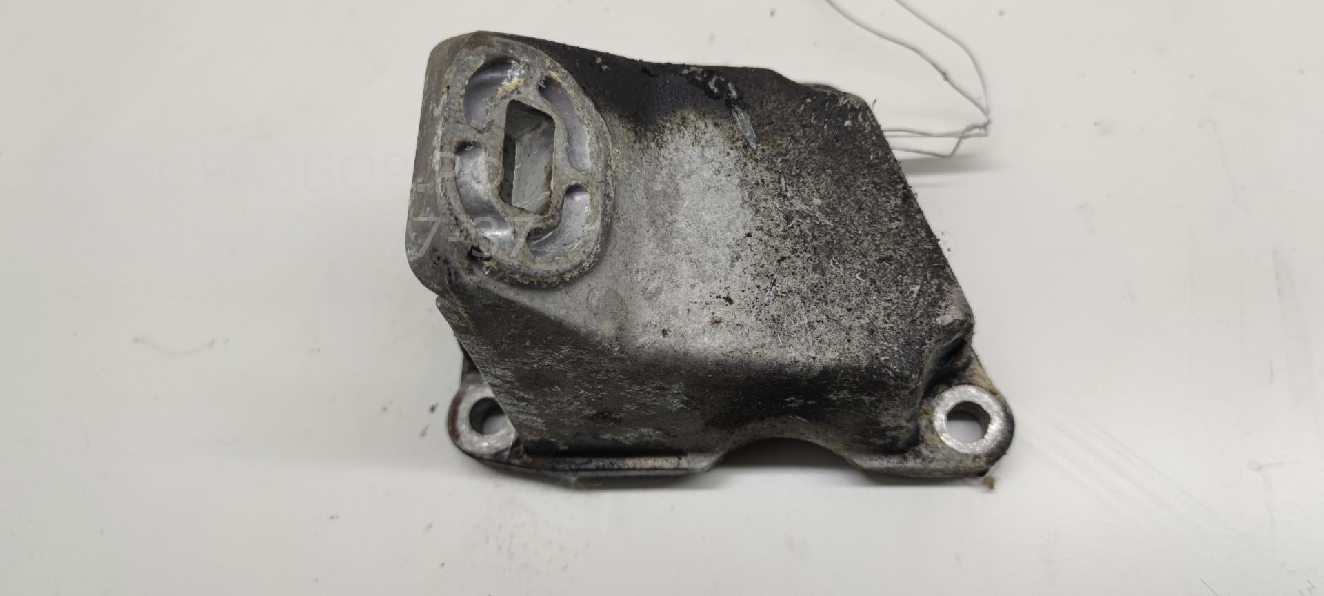 Кронштейн двигателя левый