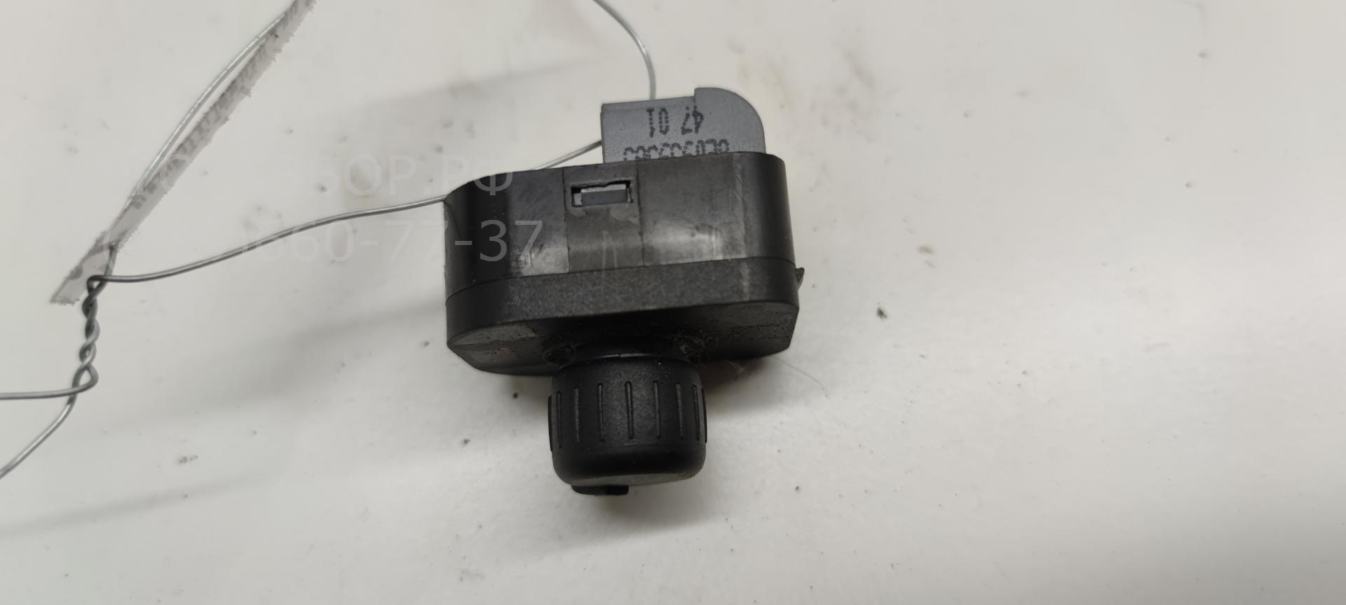 Кнопка регулировки зеркала