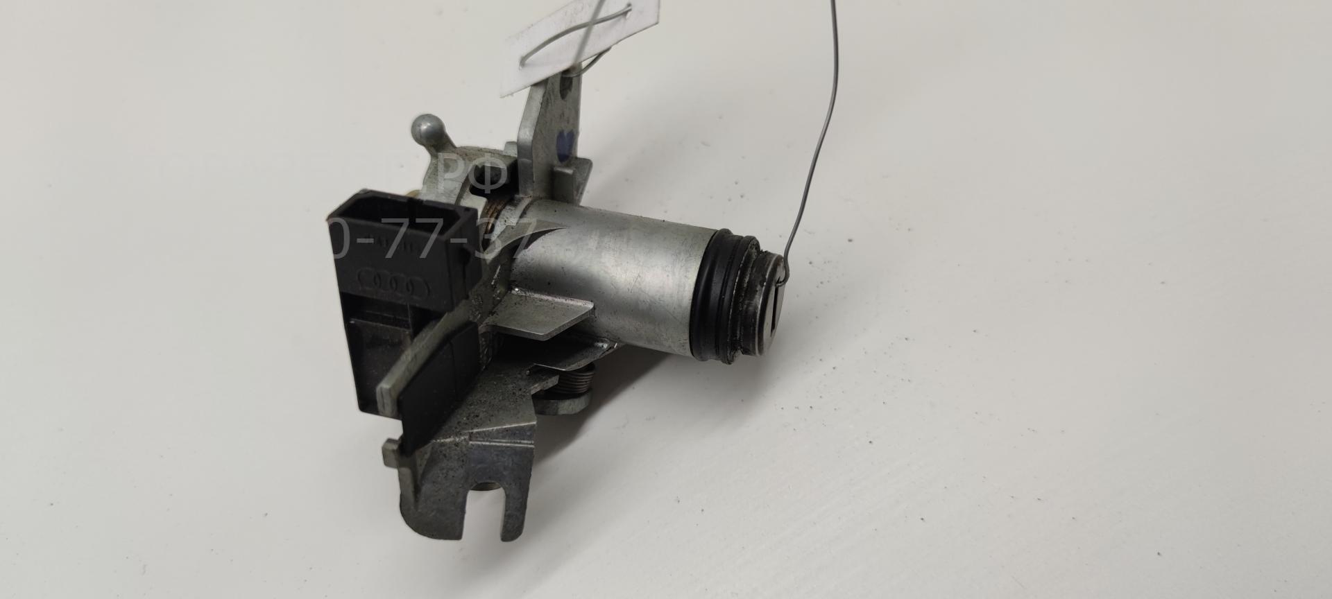 Вставка замка багажника