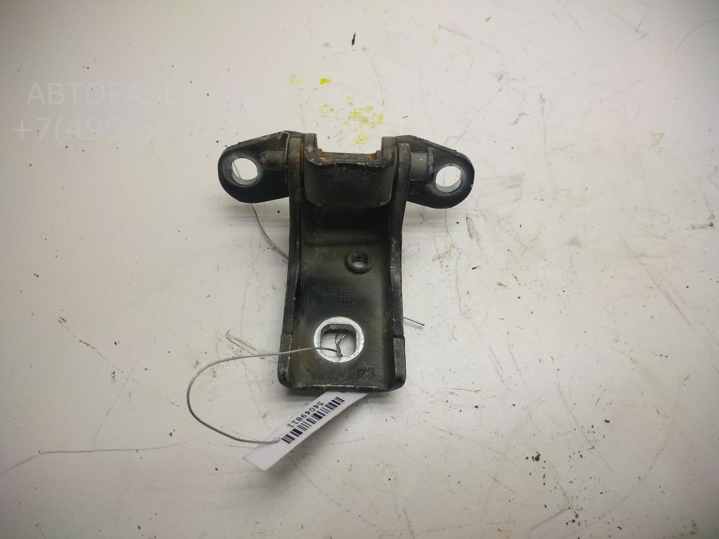 Петля двери