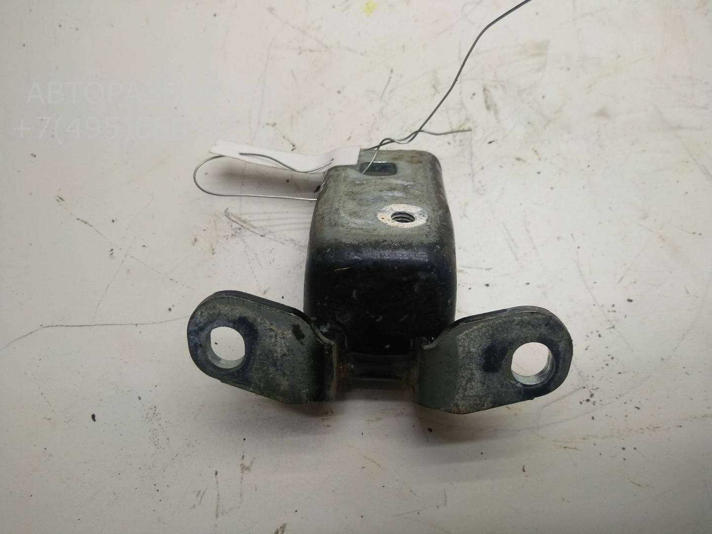 Петля двери