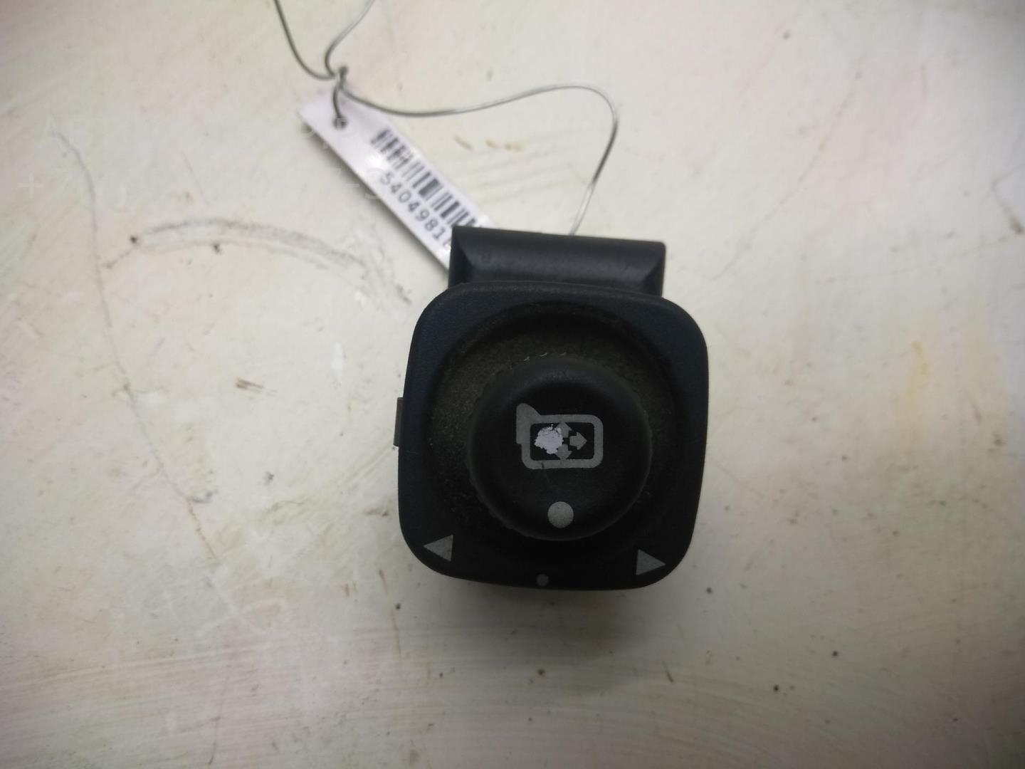 Кнопка регулировки зеркала