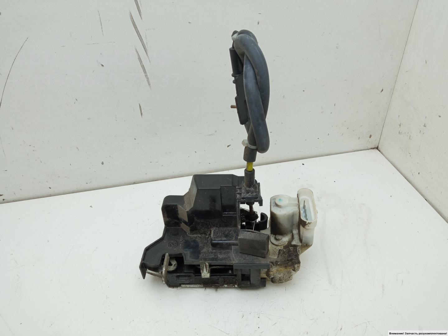 Замок двери передней правой