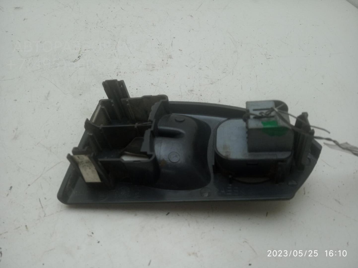 Кнопка регулировки зеркала