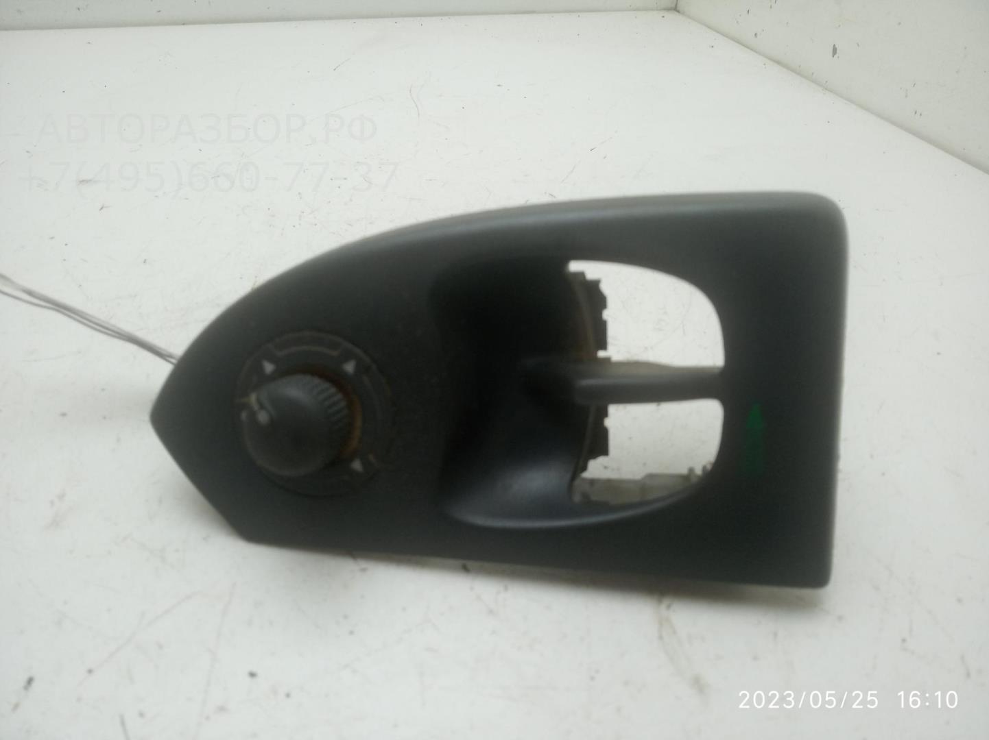 Кнопка регулировки зеркала