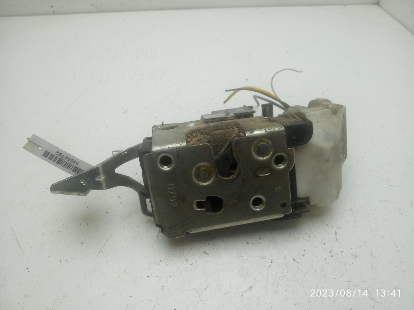 Замок двери передней левой