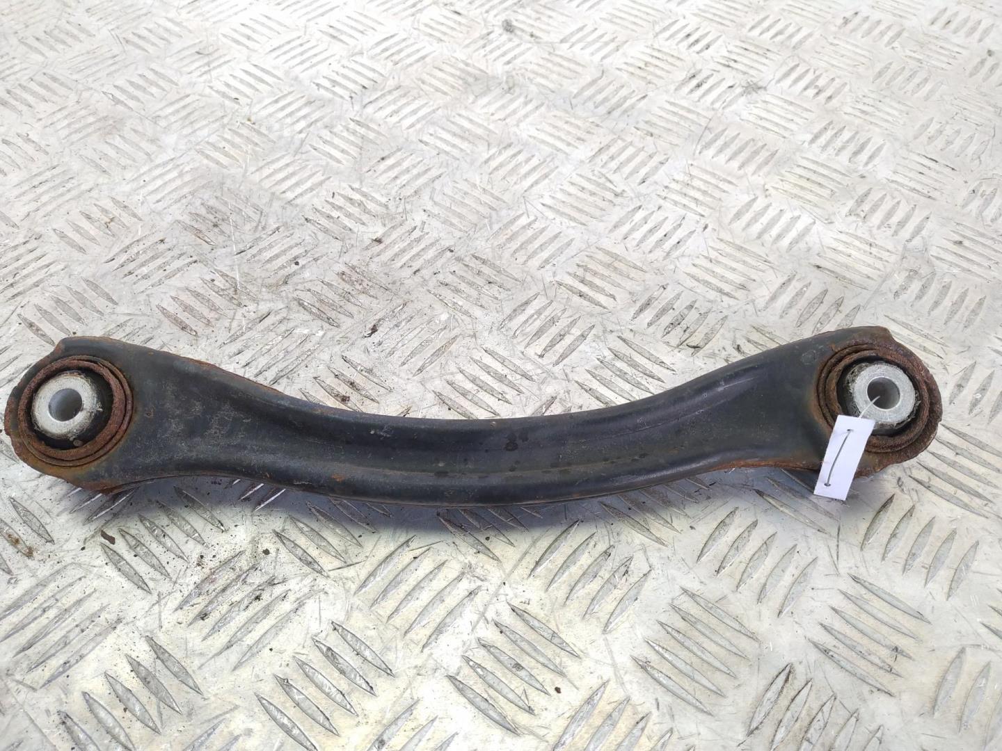 Рычаг задний левый