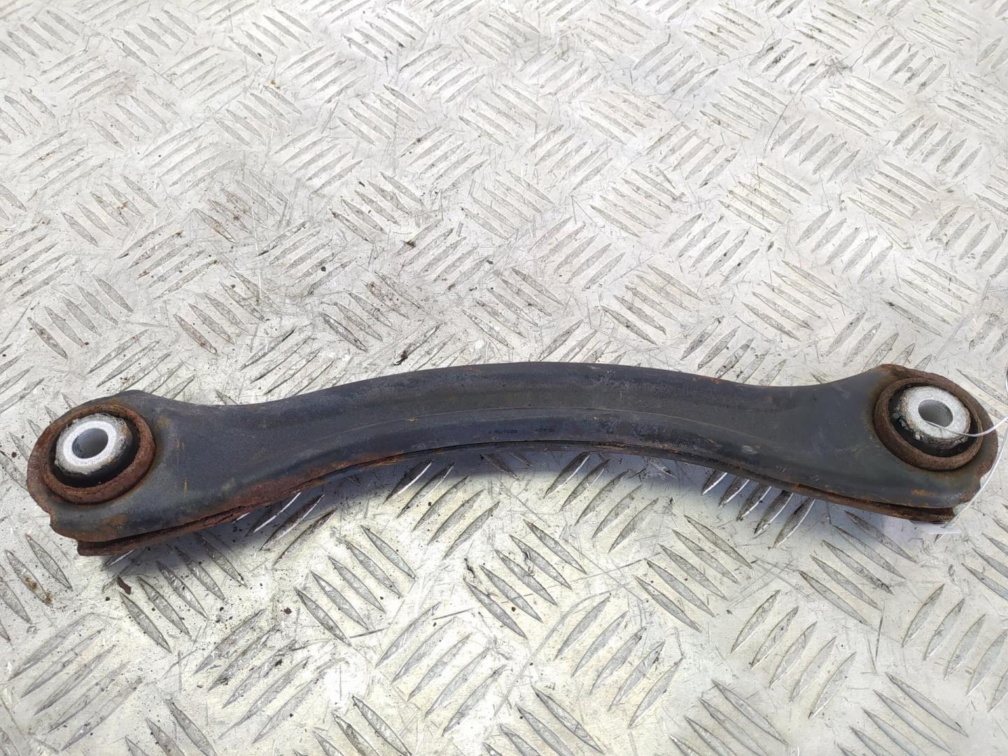 Рычаг задний левый