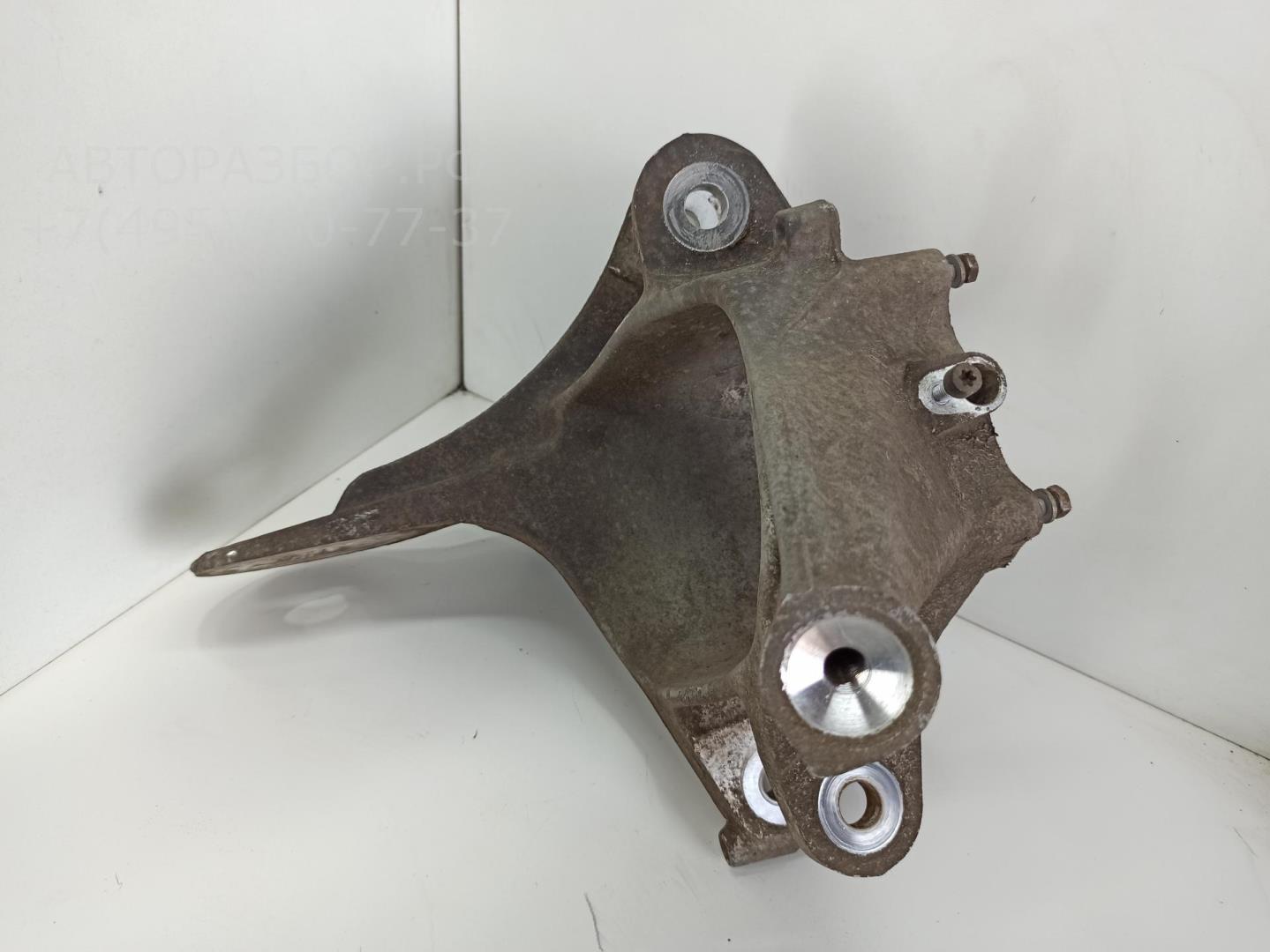 Кулак поворотный задний правый