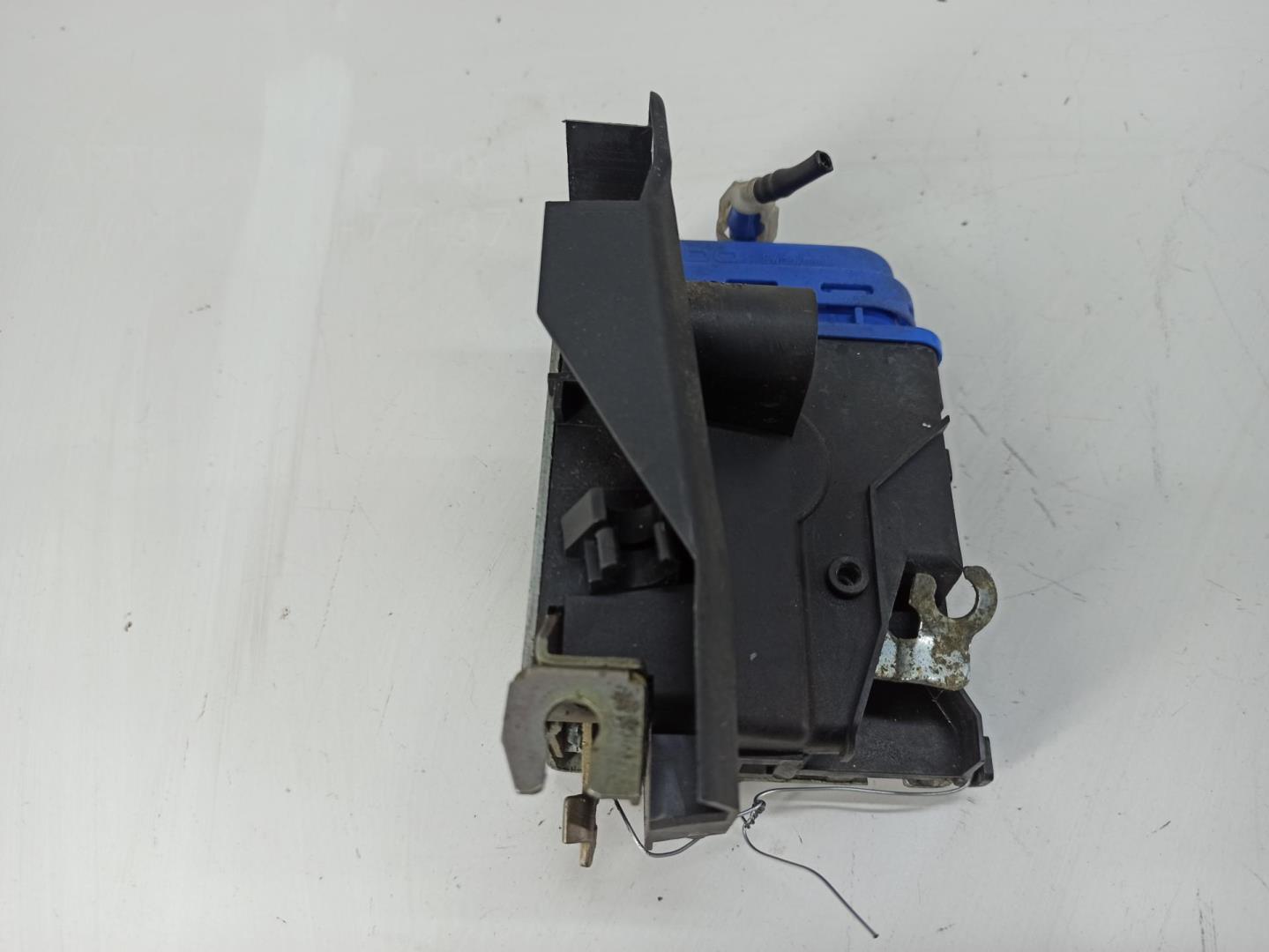 Замок двери задней левой