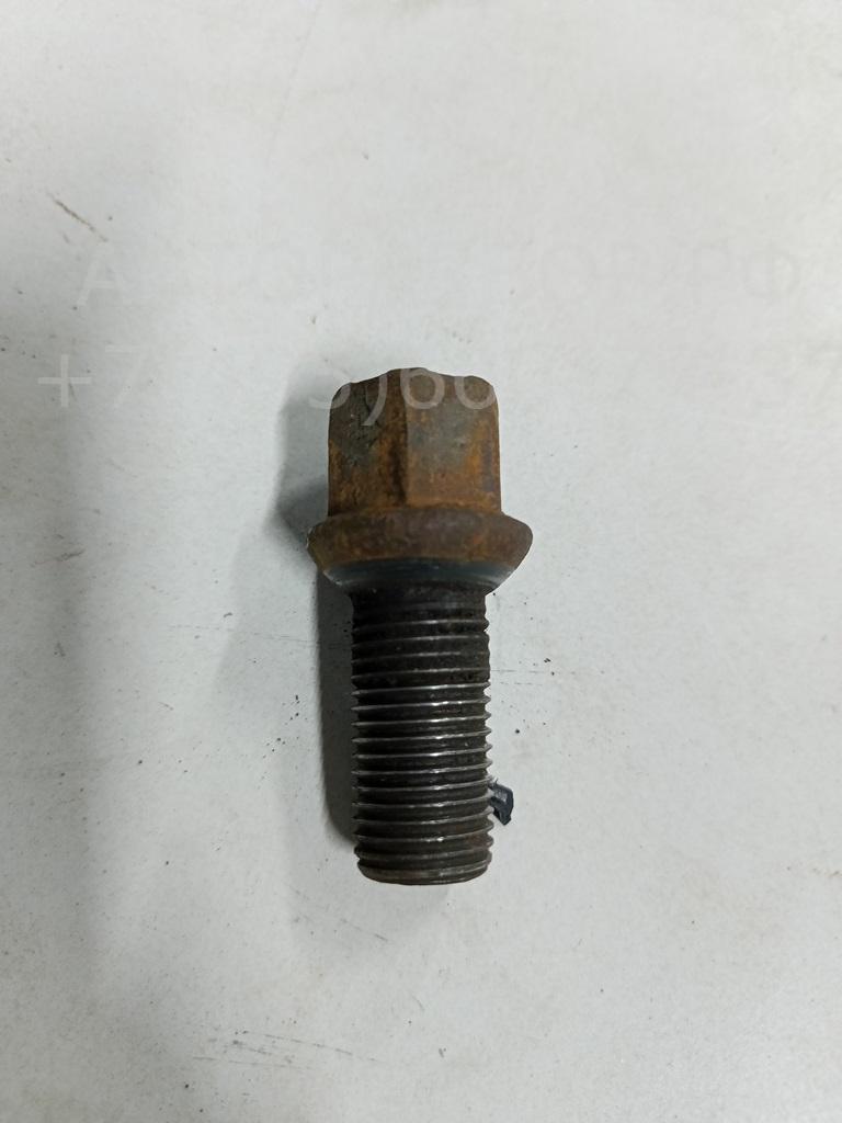 Болт колесный