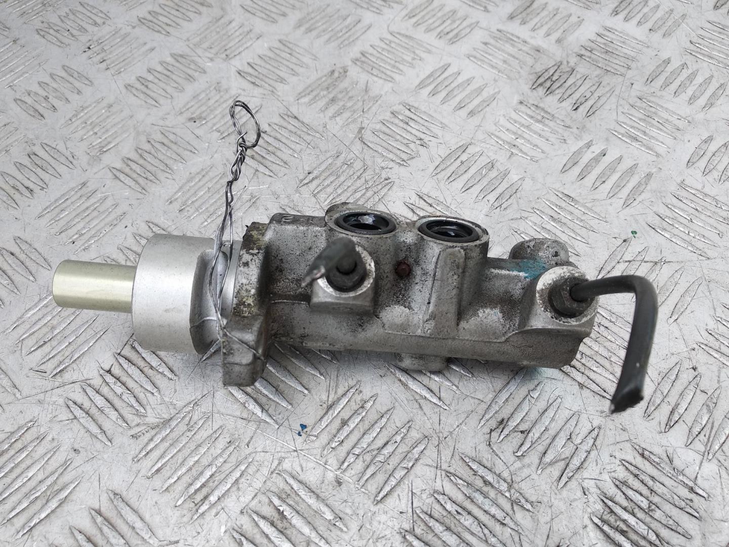 Цилиндр тормозной главный