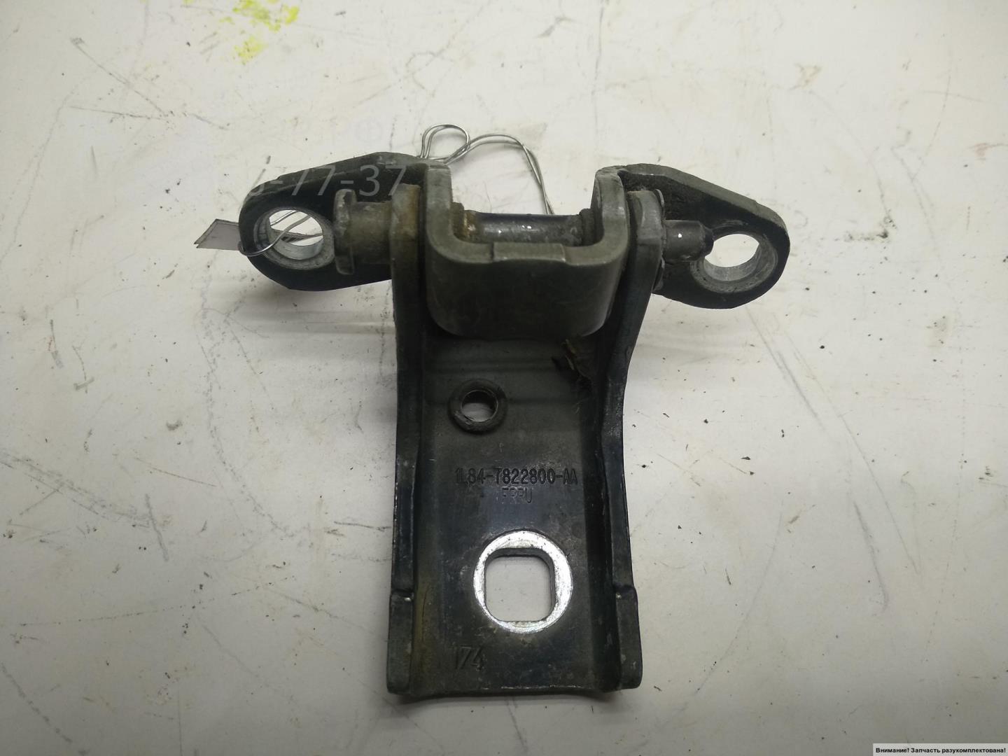 Петля двери