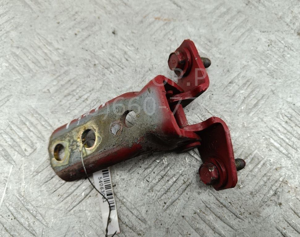 Петля двери